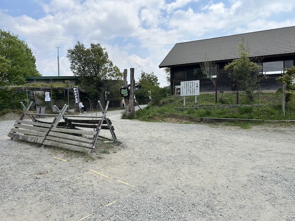 駐車場から温泉入口