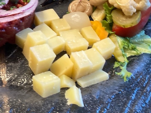 レストランで食べたムチュリ(と思われるチーズ)