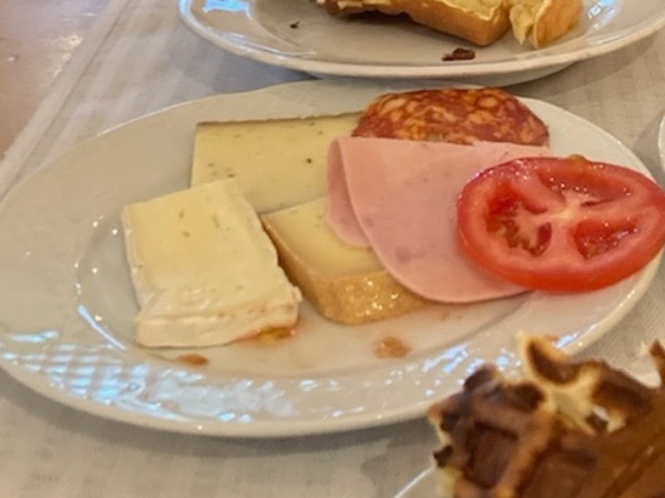 スイスのホテルはどこも食事で何種類ものチーズが食べられる