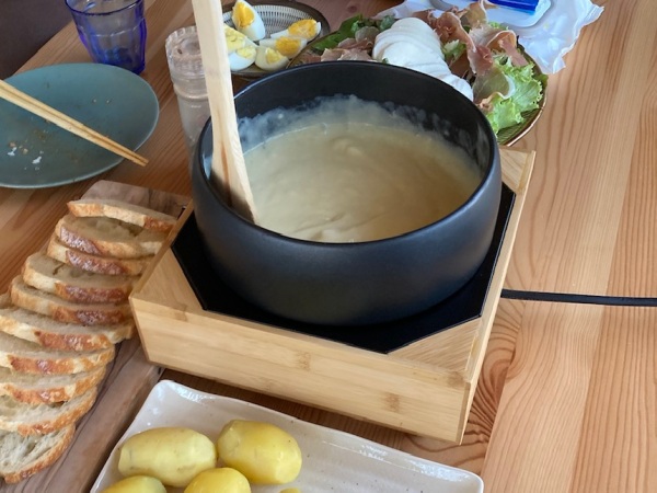友人宅でご馳走になったチーズフォンデュ
