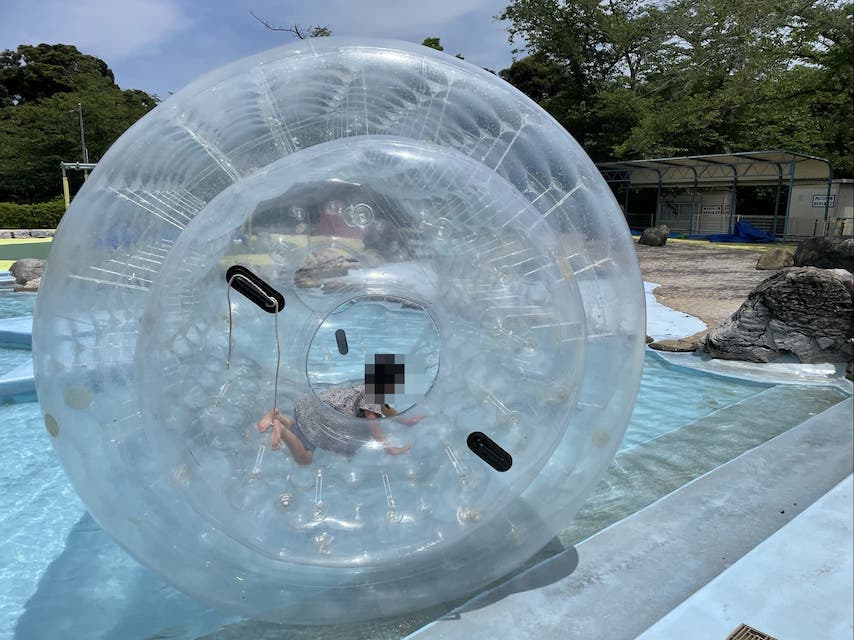 風船型アクティビティの様子_横から