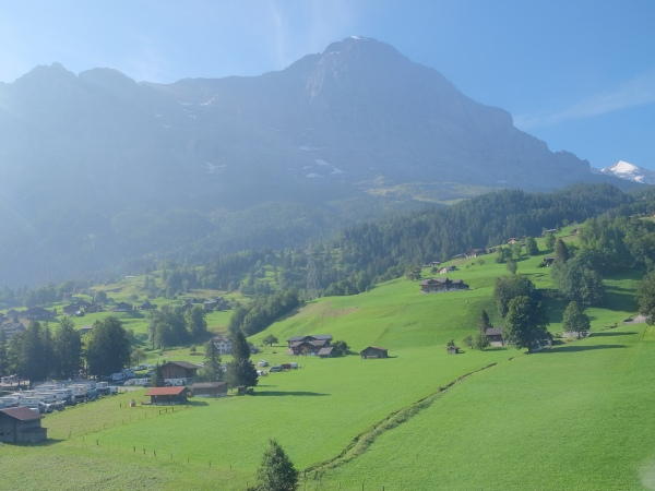 スイス旅行まとめ_グリンデルワルト_美しい山々の風景