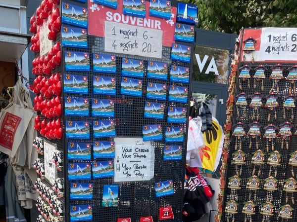 スイス旅行まとめ_お土産まとめ_ジュネーブレマン湖近くのお土産屋