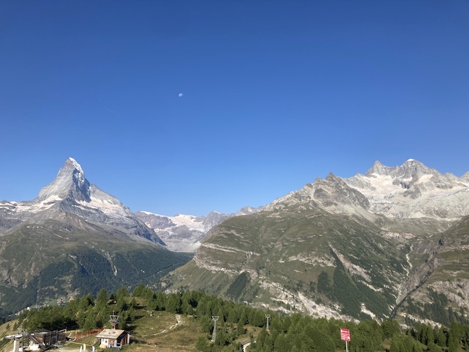 スネガパラダイスから見える山々の風景