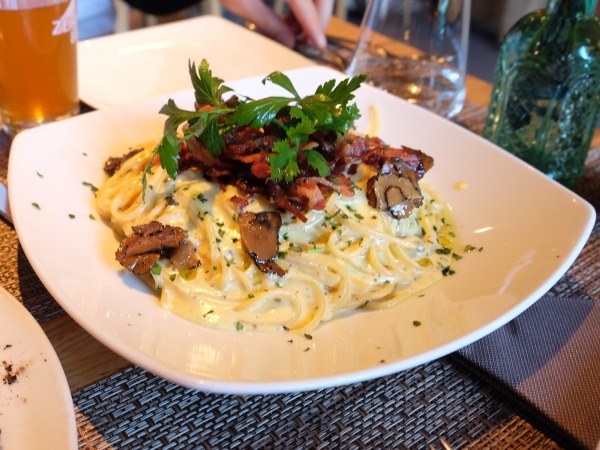 ツェルマットのイタリアンRISTORANTE dA NICO_黒トリュフのカルボナーラ