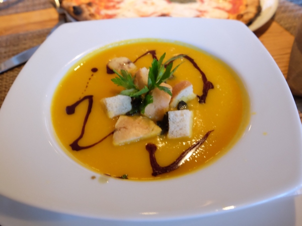 ツェルマットのイタリアンRISTORANTE dA NICO_かぼちゃのクリームスープ