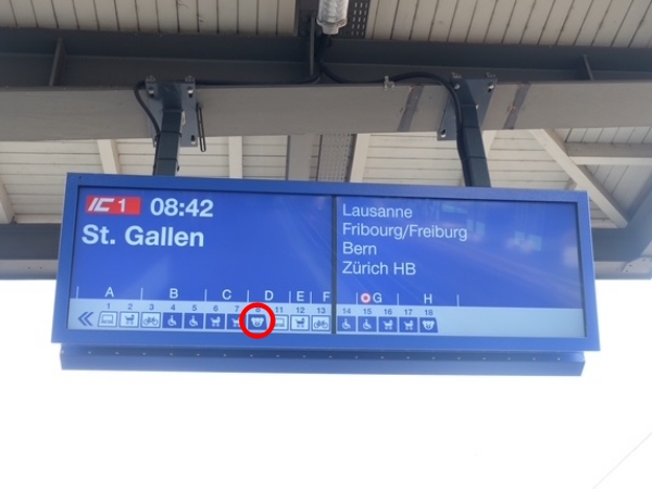 スイス駅構内の掲示板