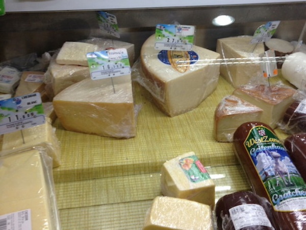 チーズ売り場