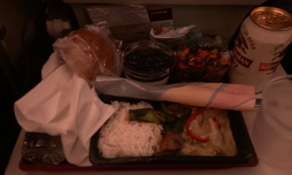 カタール航空の機内食2:グリーンチキンカレー