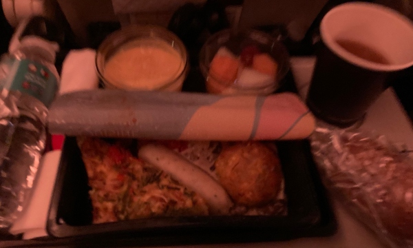 カタール航空の機内食3:キッシュ風の朝食