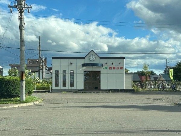 西帯広駅の外観。ここから徒歩1分で有楽町へ
