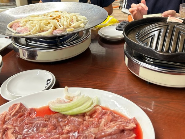 ジンギスカンとホルモンうどん