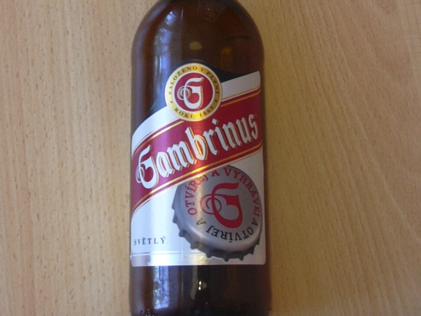 Gambrinusの缶とグラス
