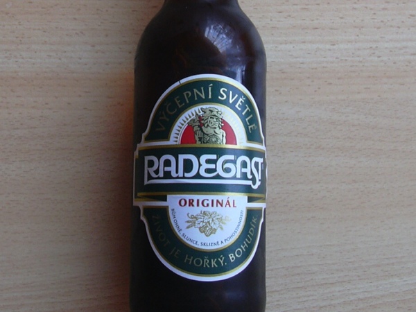 Radegastの缶とグラス