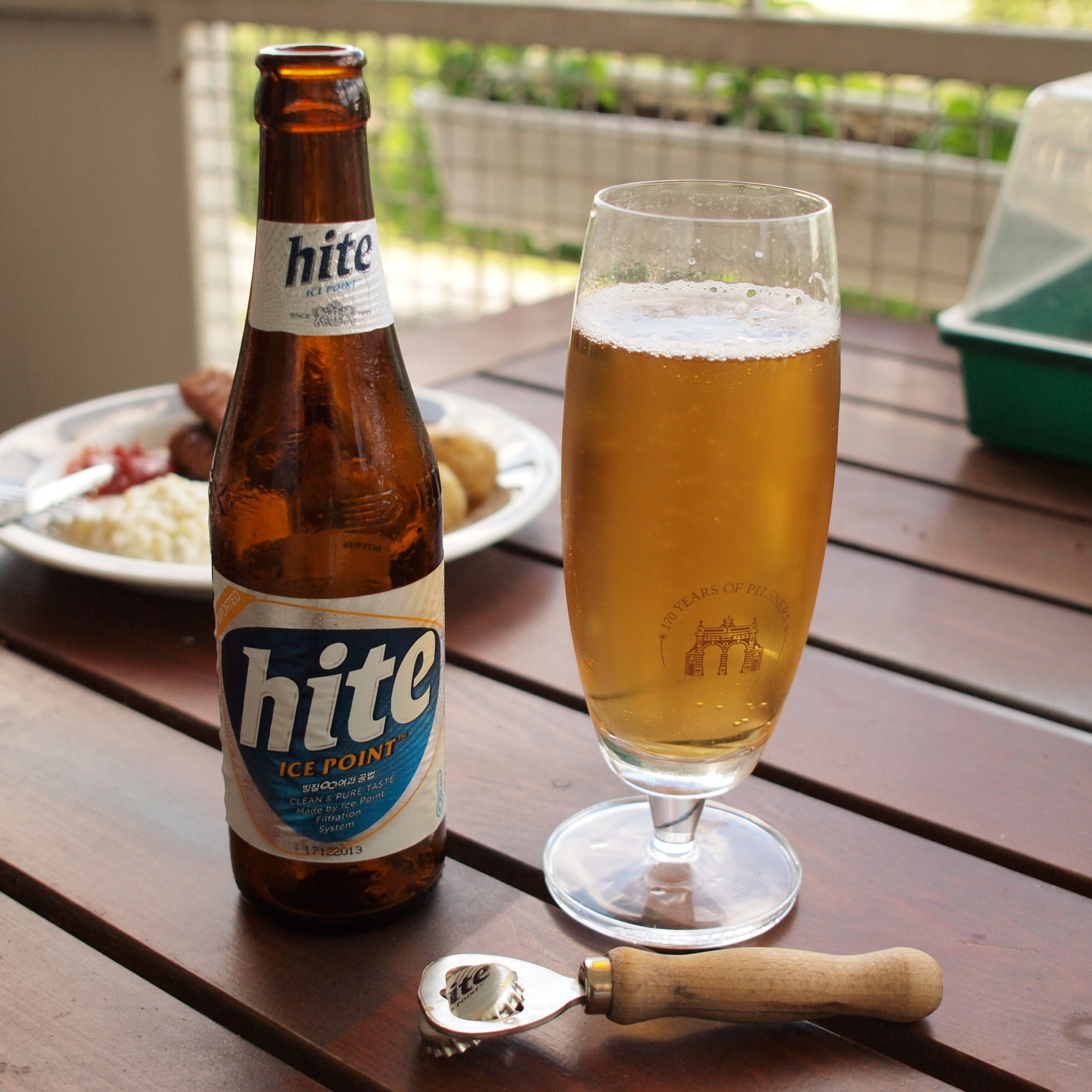 Hite ビール瓶とグラス