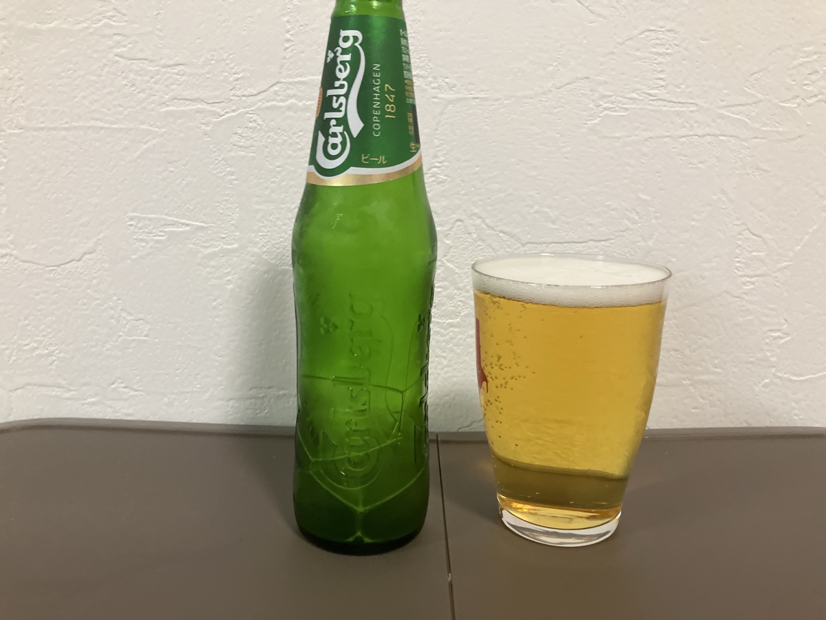 カールスバーグの瓶とグラス