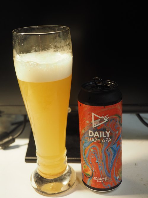 Funky Fluid クラフトビール缶とグラス