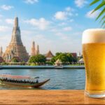 ワット・アルンを背景に冷えたビールグラスが並ぶタイの景色