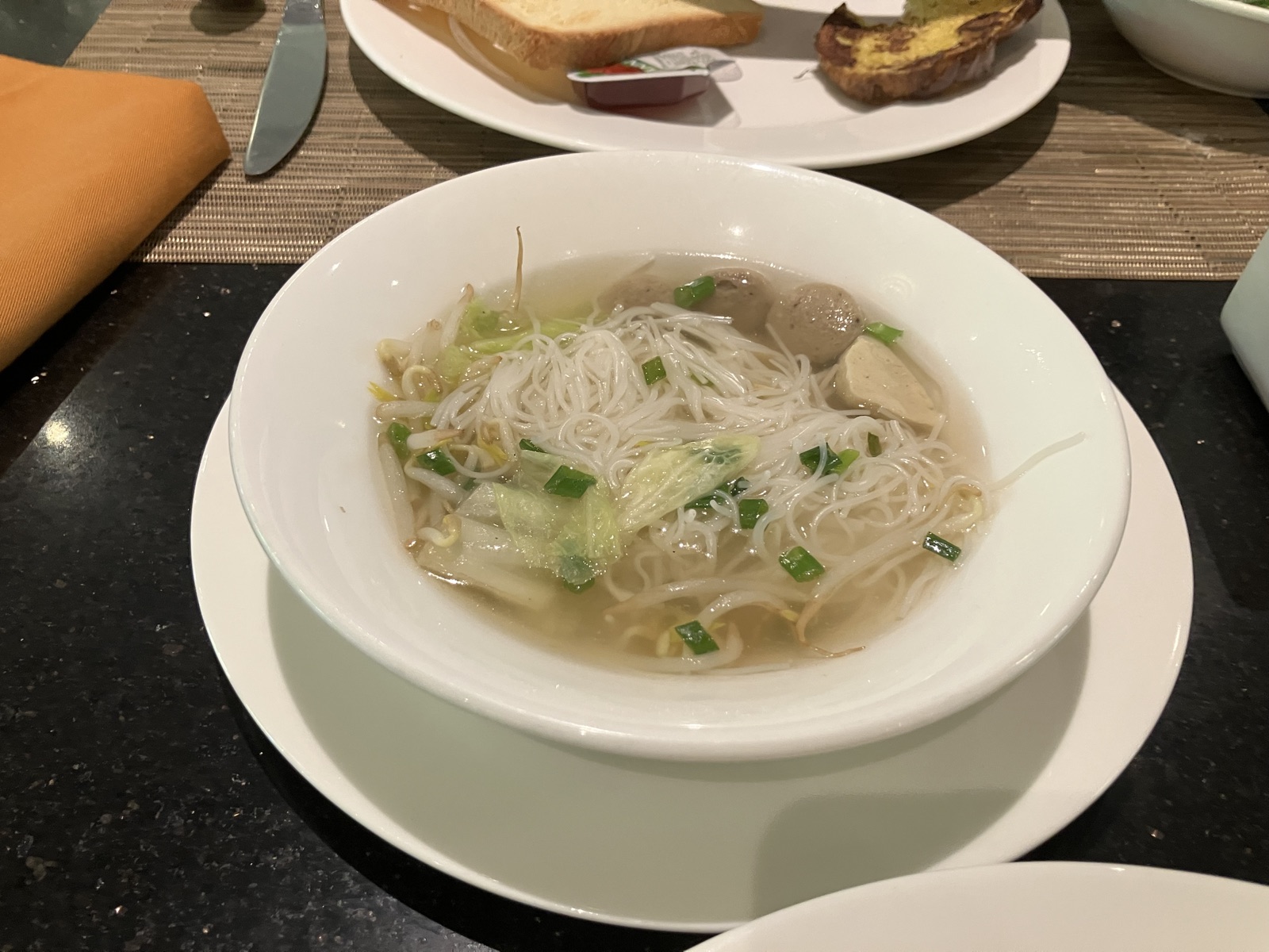 朝食の麺コーナーで作った一杯