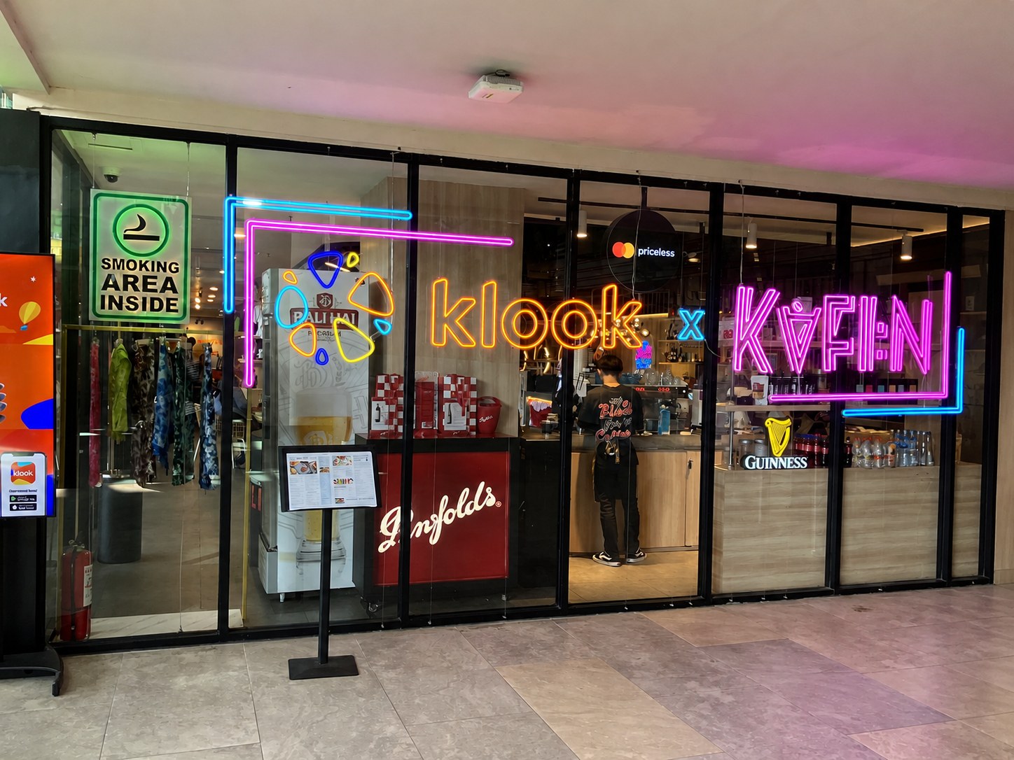 バリ島の空港出口近くにあるKlookカウンター