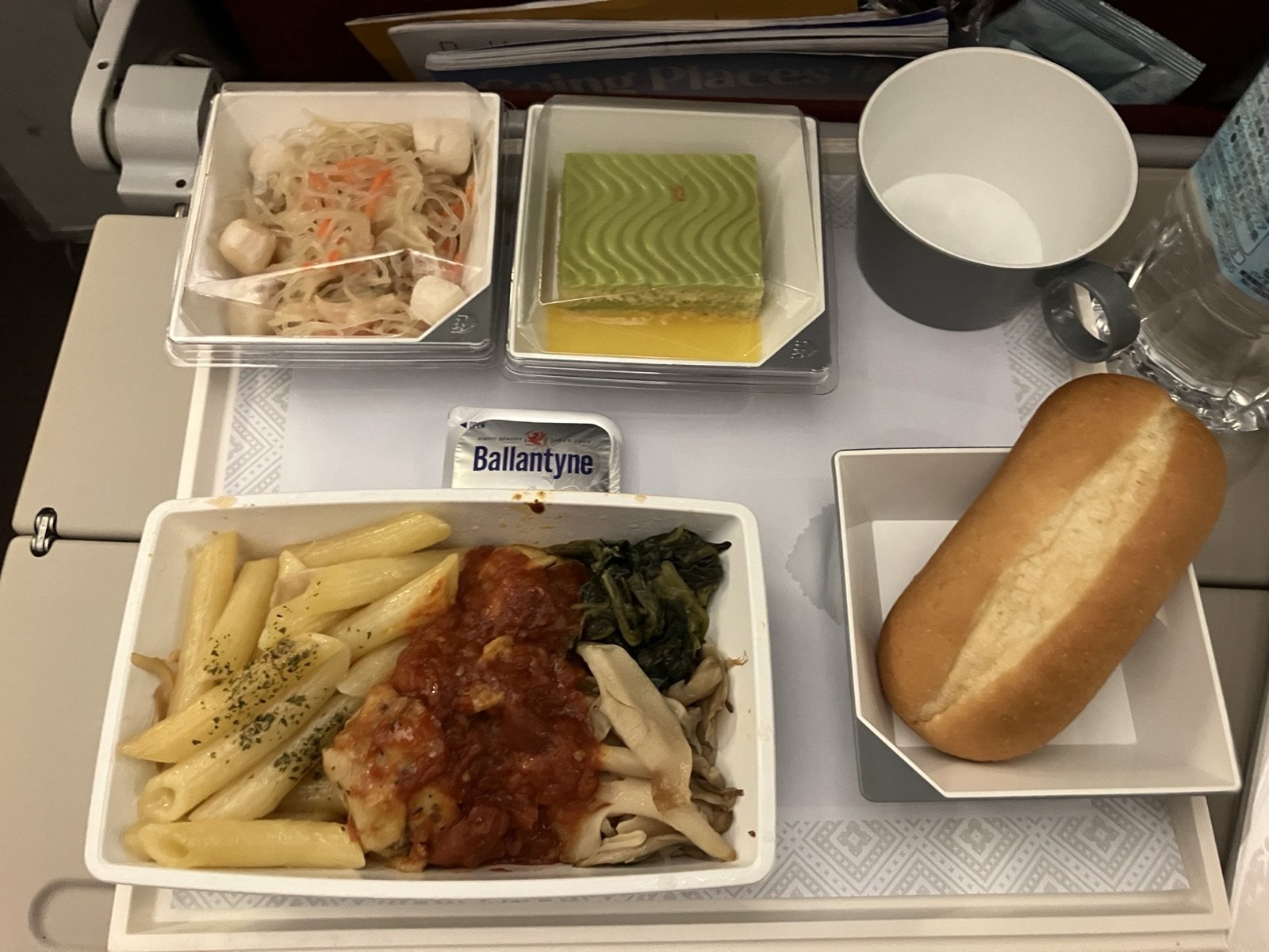マレーシア航空エコノミー 機内食 チキンパスタ