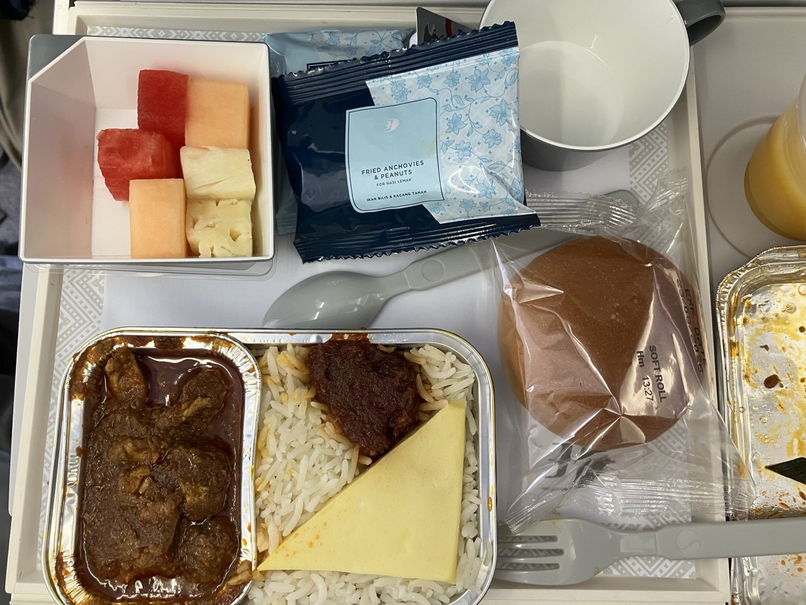 マレーシア航空エコノミー 機内食 スパイシーチキンカレー