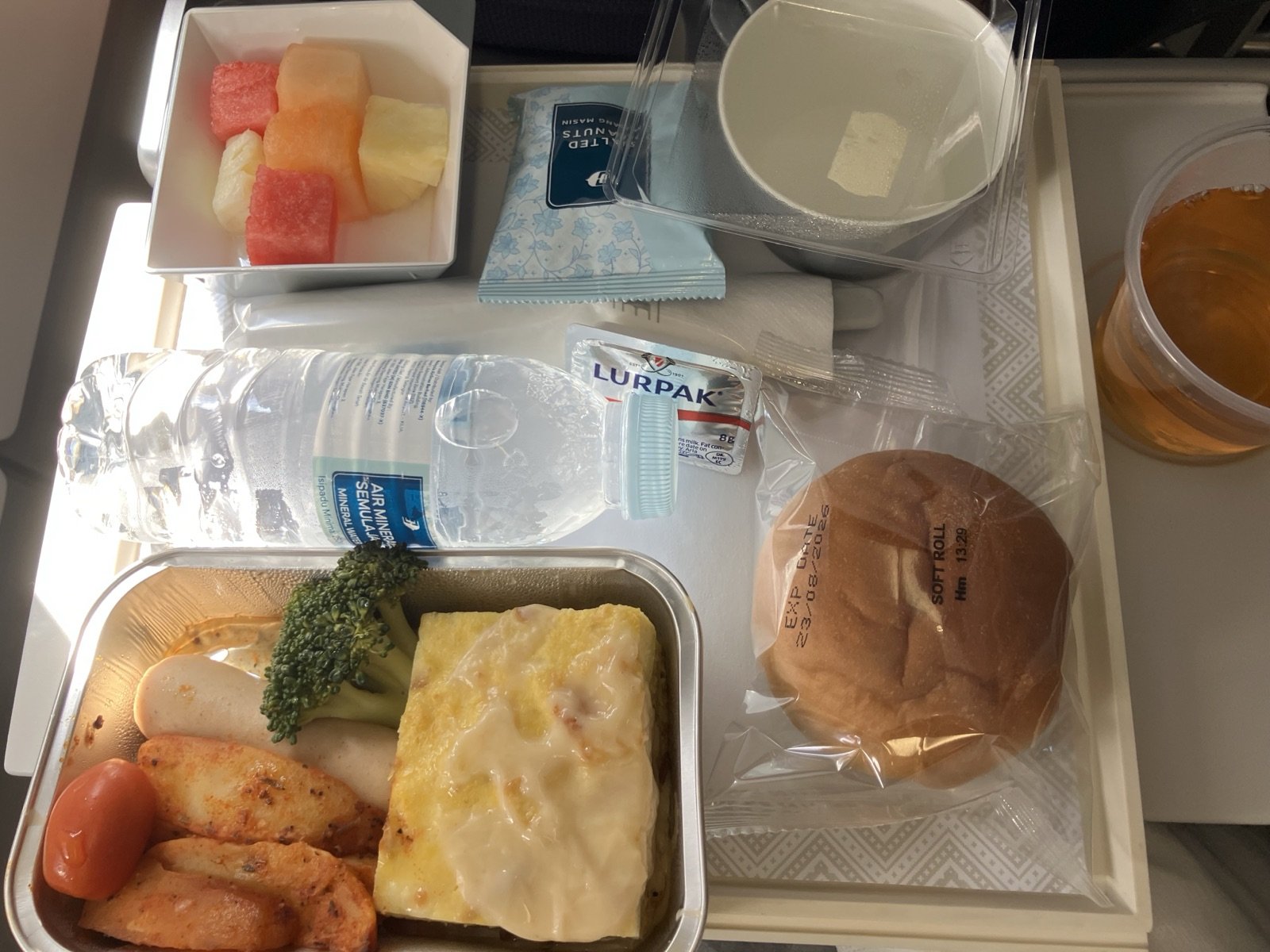 マレーシア航空エコノミー 機内食 子供用のチキンソーセージ