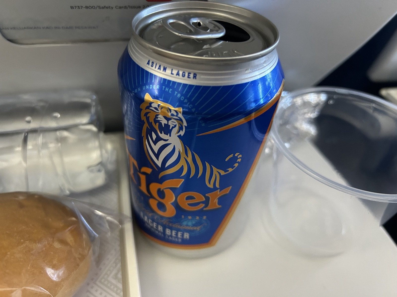 マレーシア航空エコノミー 機内食 タイガービール