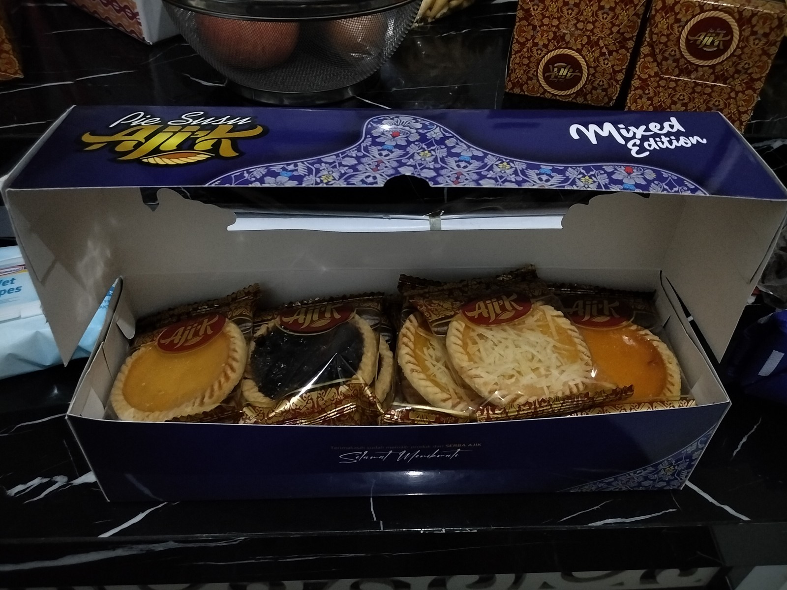 箱に入ったPie Susu Ajikのパイ・スス