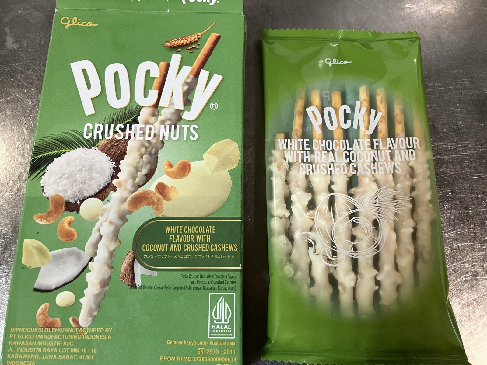 インドネシアで購入したPocky Crushed Nutsの箱と袋