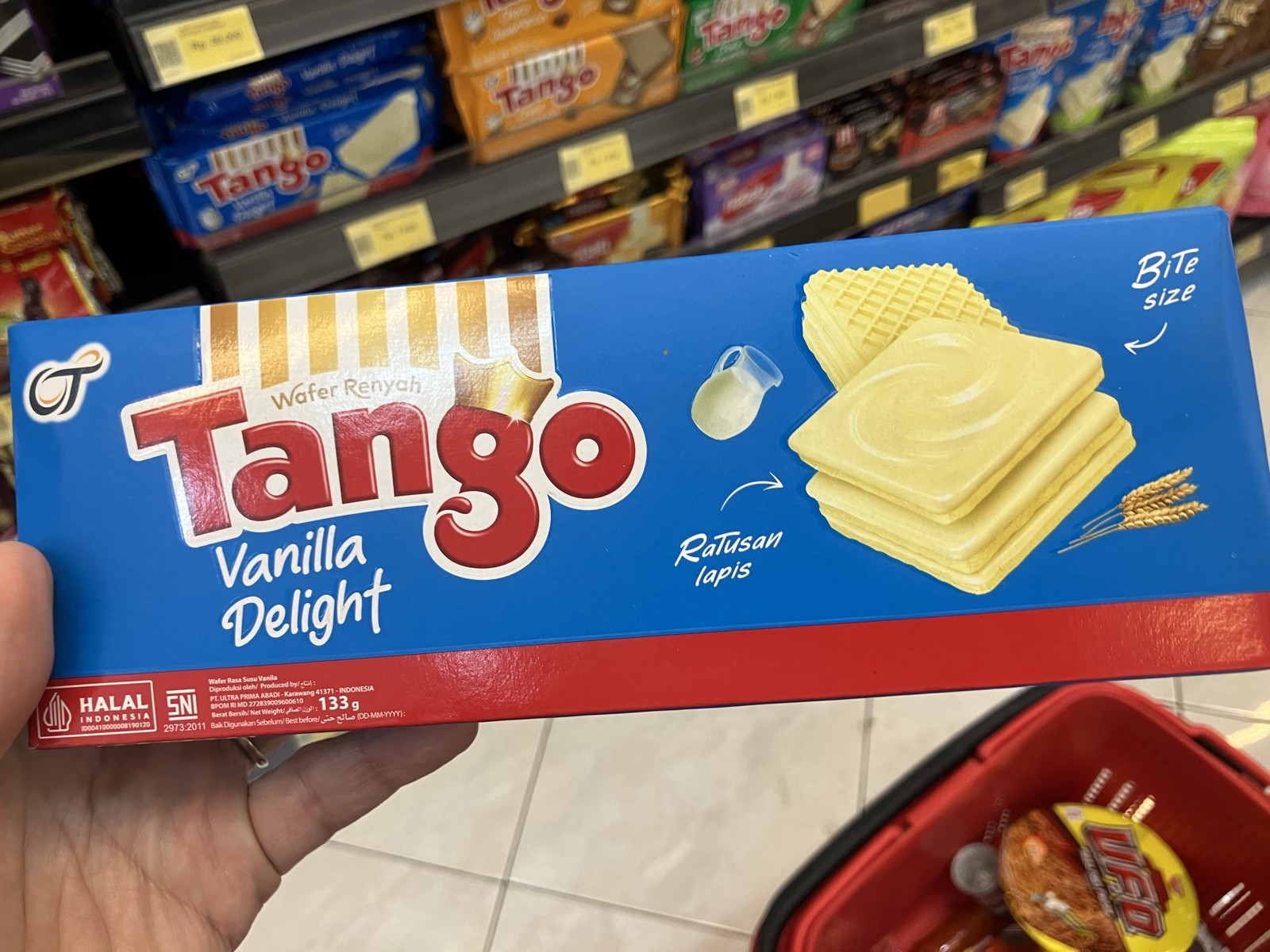 バリ島のスーパーで購入したTango Vanilla Delightの箱