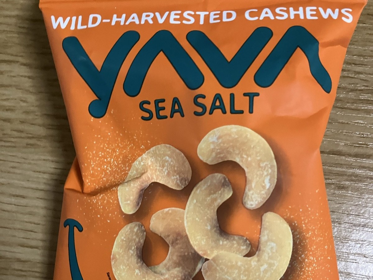 バリ島で購入したYAVA Sea Salt Cashewsの袋